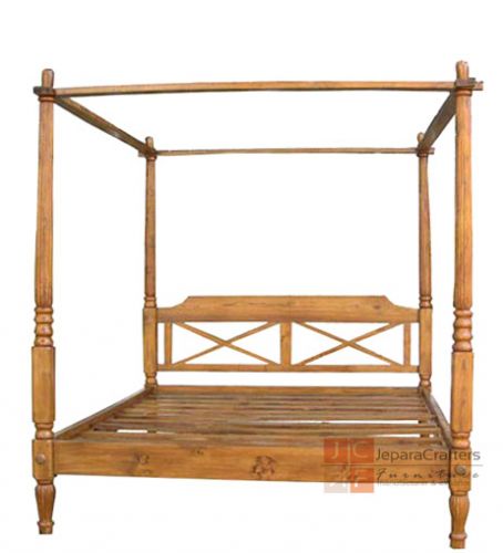 Classic Canopy Bed Traditional